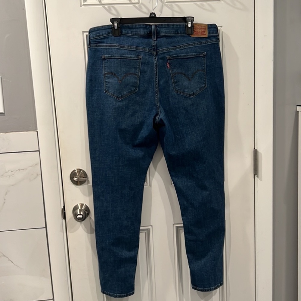 Levi’s 711 Shaping Skinny Jeans